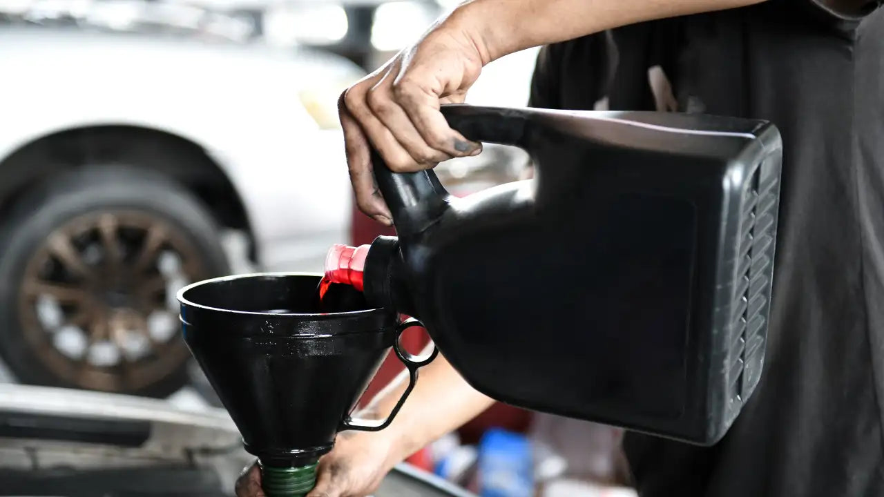 Effettuare il cambio dell'olio da soli invalida la garanzia?
